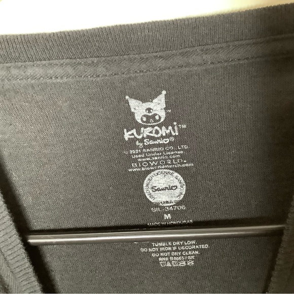 < Kuromi Cropped Graphic Tee > - Picture 2 of 2